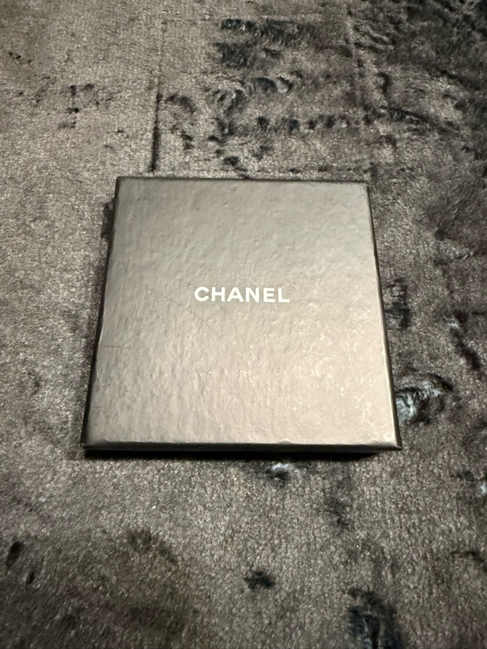 CHANEL Black and Pink Rouge Coco Logo Keychain with Kiss & CC Charms - Picture 3 of 5